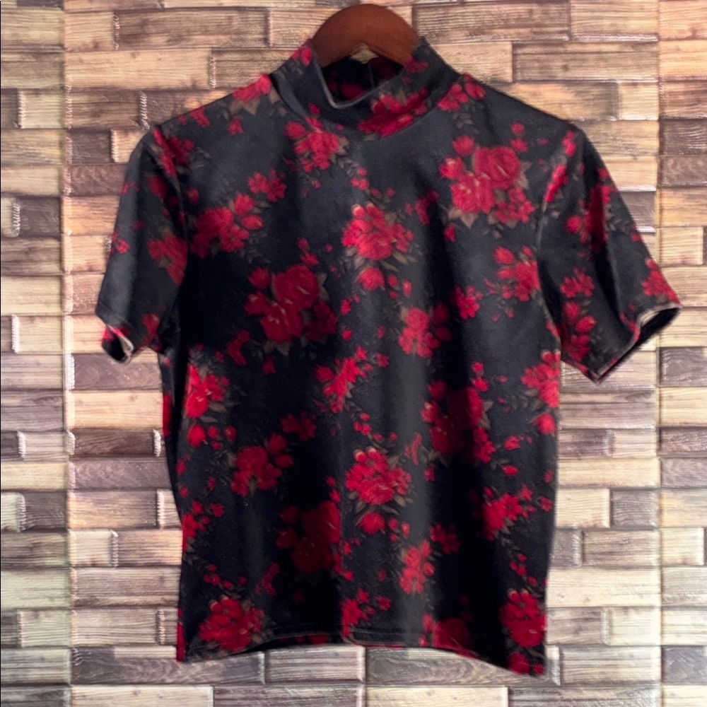 EUC New York & Company Black and Red Floral Women’s Large Top Velvet Like
